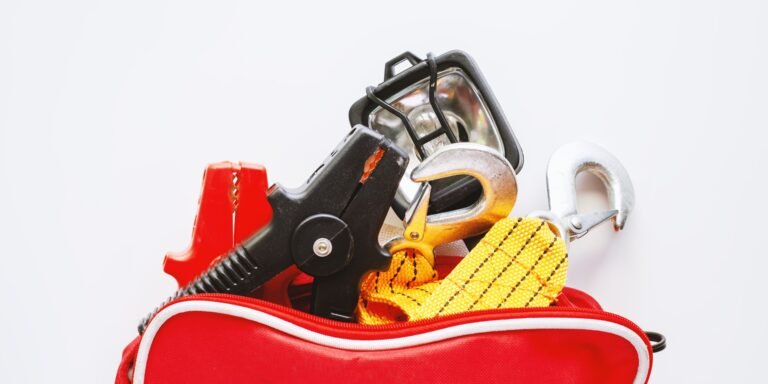26 Important Items To Add To The Emergency Kit For Your Car